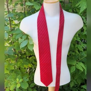 Vogue 100% Silk Mens Red Striped‎ Tie Classic Sharp